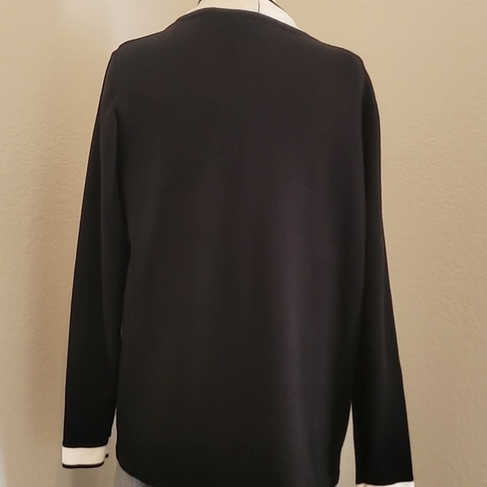 Chic Black and White Knit Sweater - Picture 4 of 6